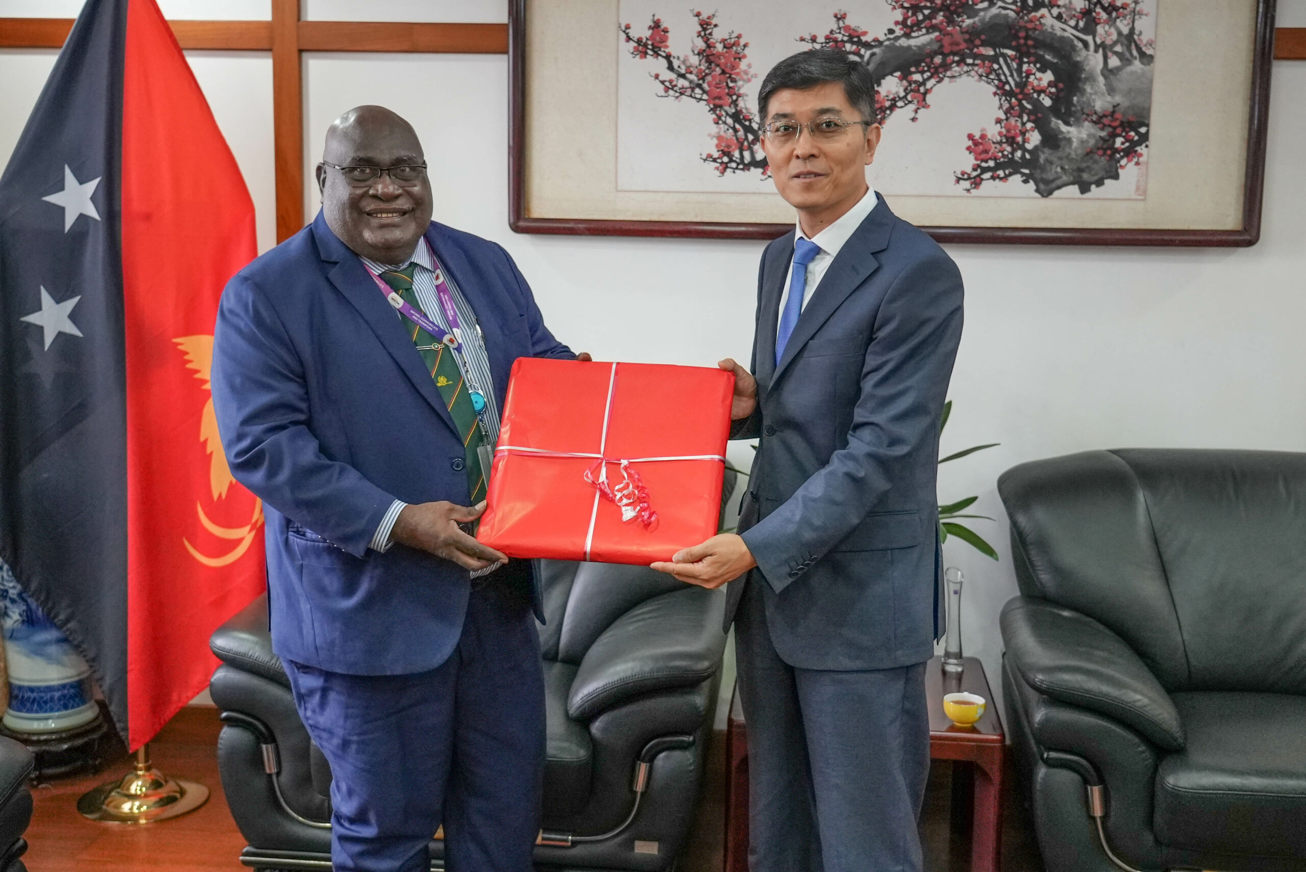 PNG, China ICT Collaboration: Minister Masiu Meets New Chinese Ambassador
